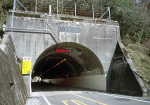 久保宇津トンネル1　トンネル漏水対策工事